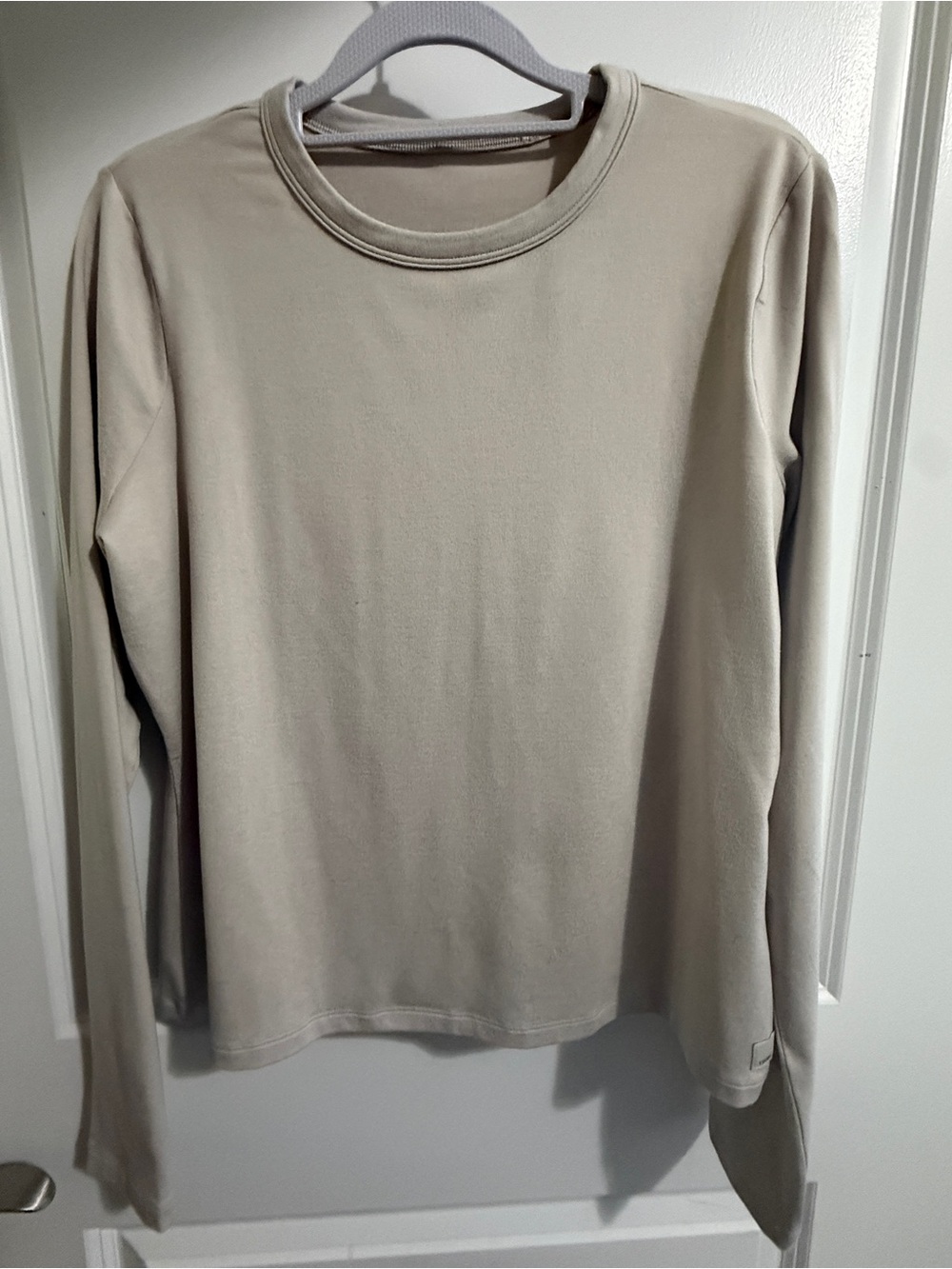 Vuori Halo Crew Long Sleeve Size XL Sand DreamKnit Brushed Soft Top
